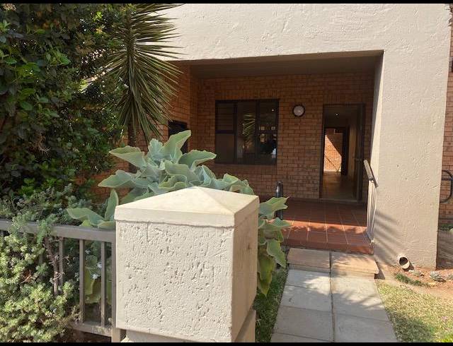 2 BEDROOM SIMPLEX FOR SALE IN NEWLANDS